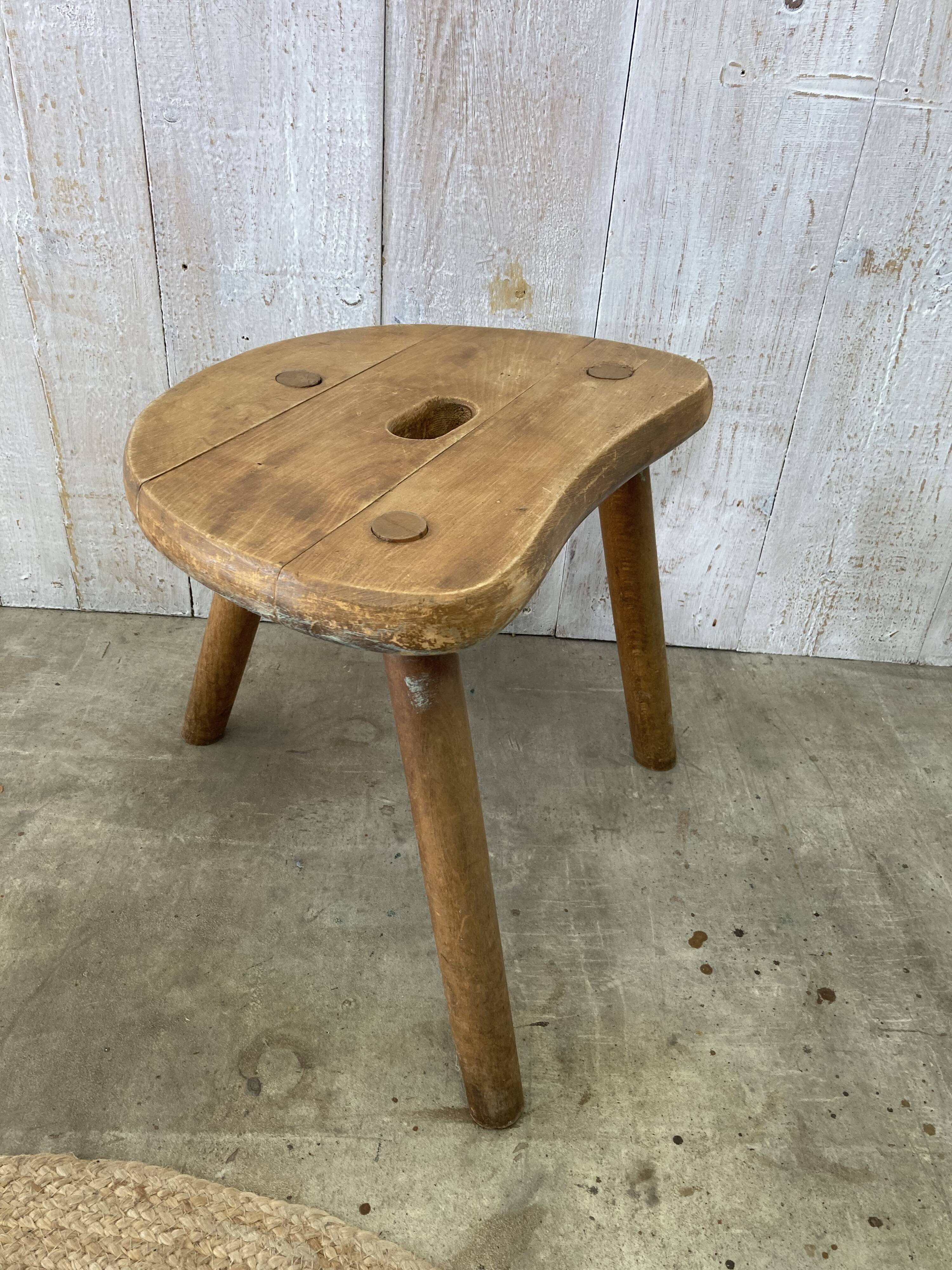 Tripod farm stool