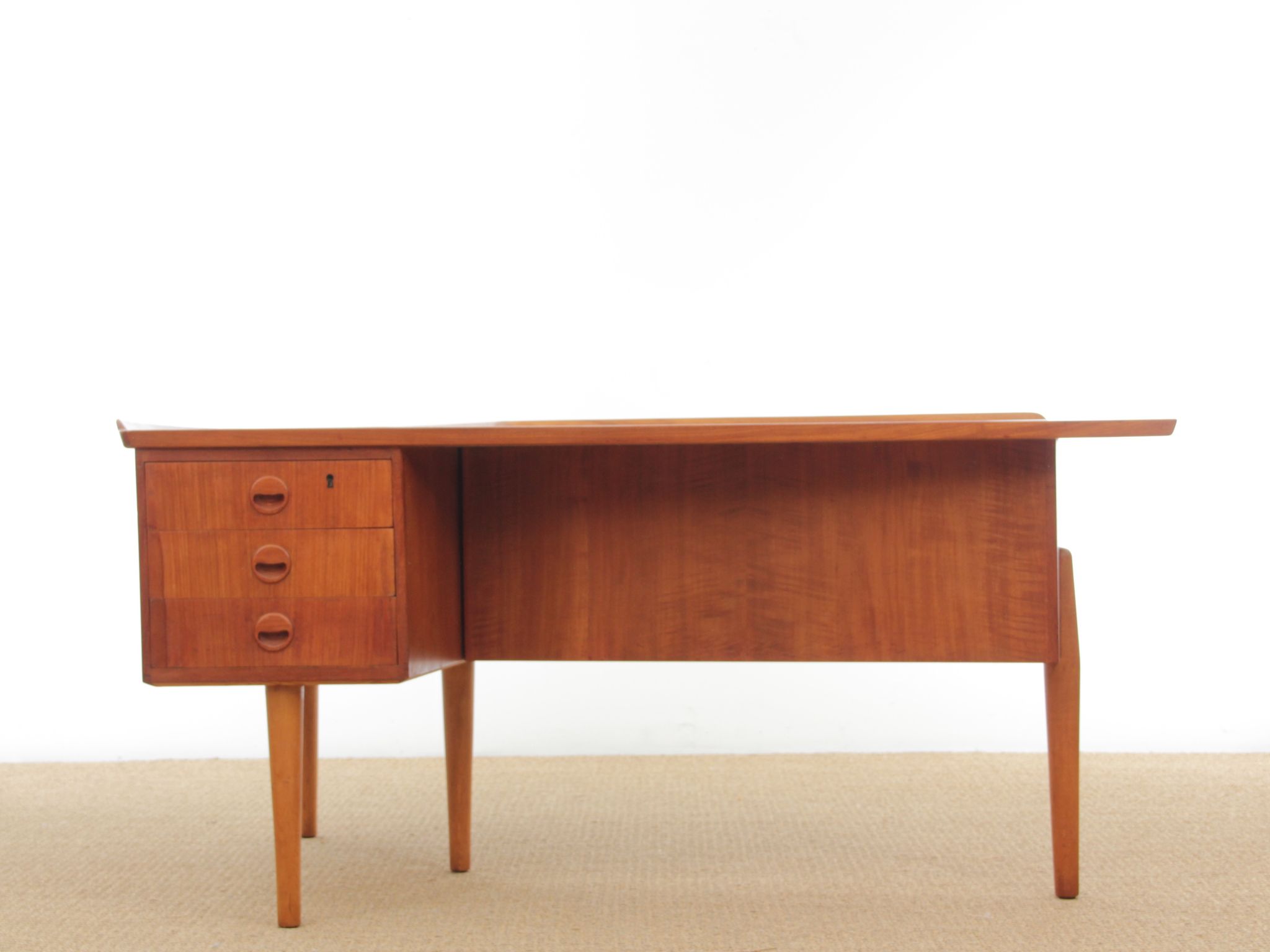 Bureau scandinave boomerang en teck d'Arne Hovmand Olsen