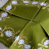 Suite of 8 olive green napkins embroidered vintage flowers 50s