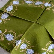 Suite of 8 olive green napkins embroidered vintage flowers 50s