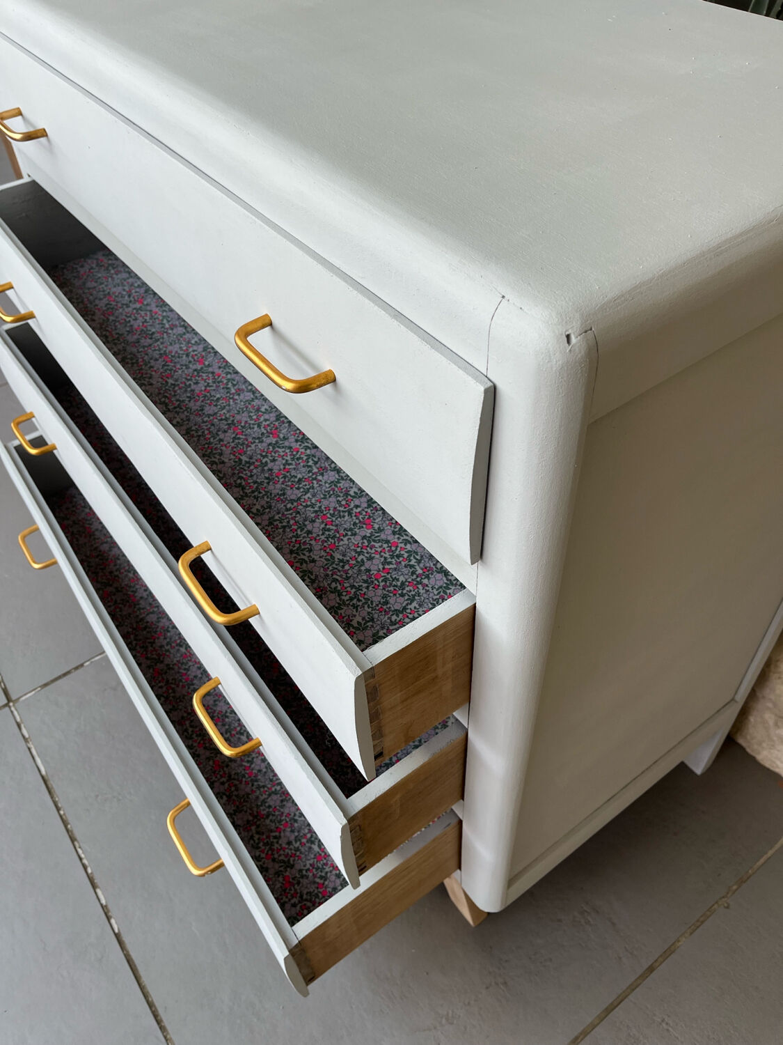 Vintage chest of drawers