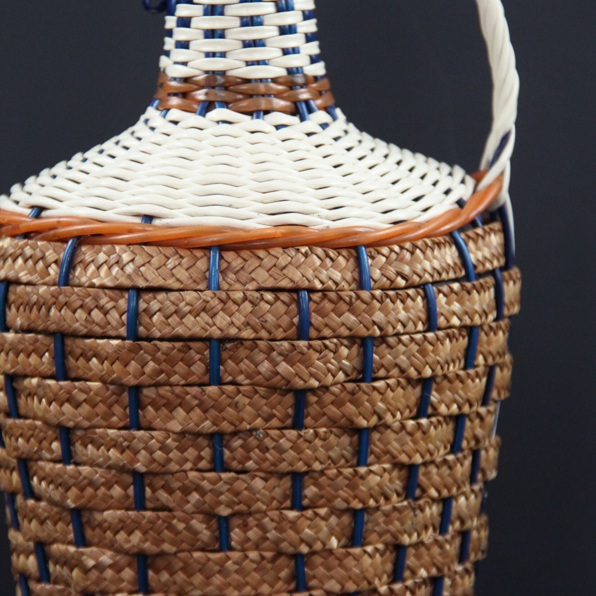 Bottle scoubidou braid raffia