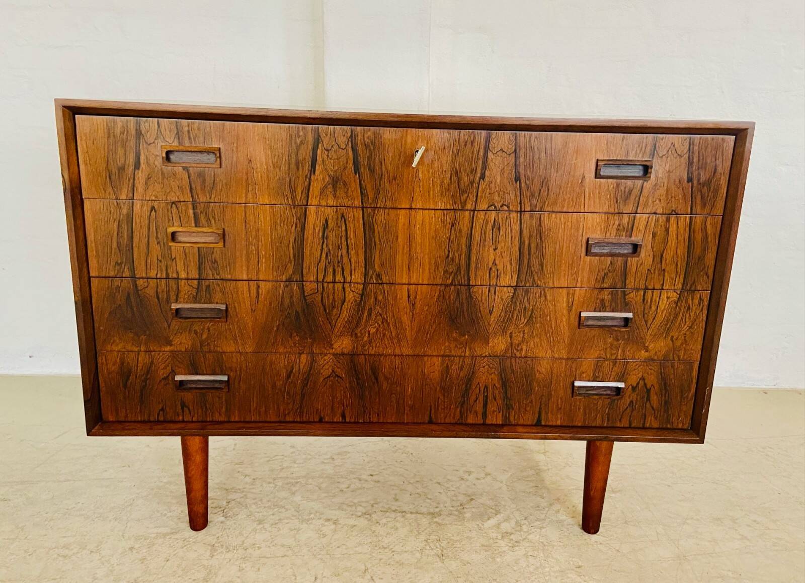 Commode danoise vintage en palissandre du milieu du siècle par Kaj Larsen