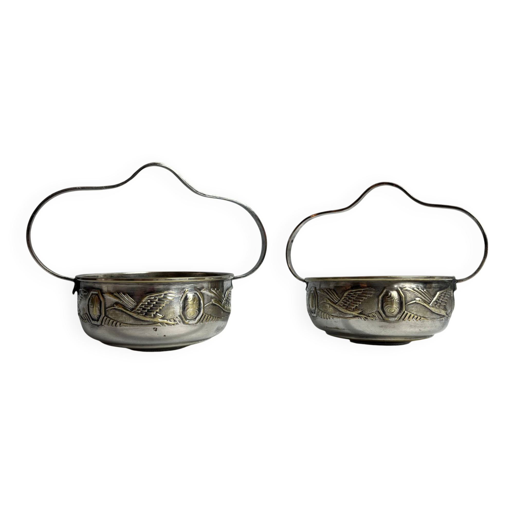 Art Deco pair of basket-shaped bowls with handles, silver-plated, circa 1940.