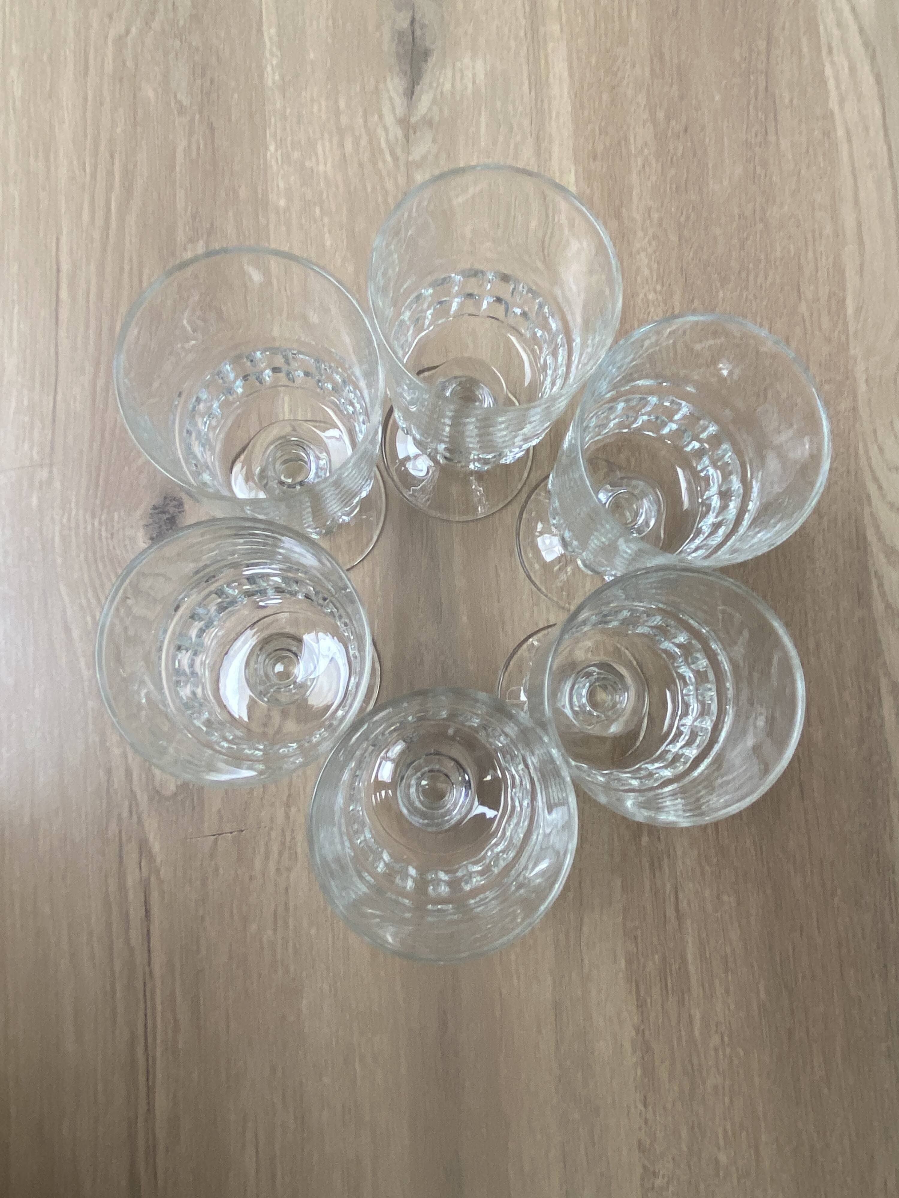 Set of 6 Luminarc Quadrille white wine glasses