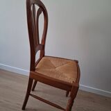 Round table in cherry wood