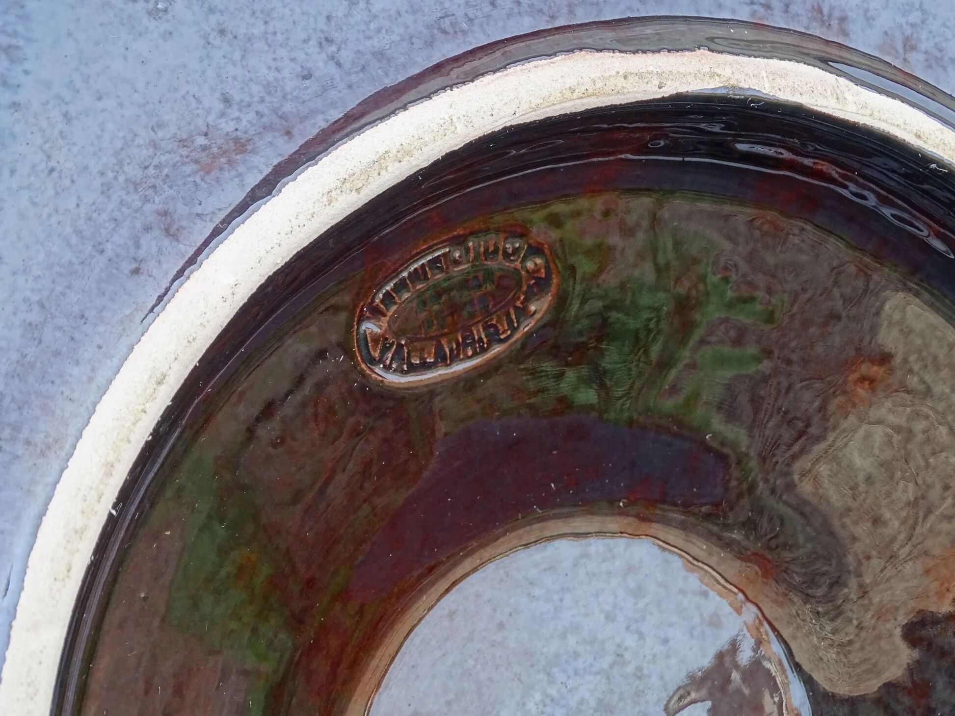 Grande assiette à huîtres vintage française en céramique de Vallauris, signée Marius Giuge