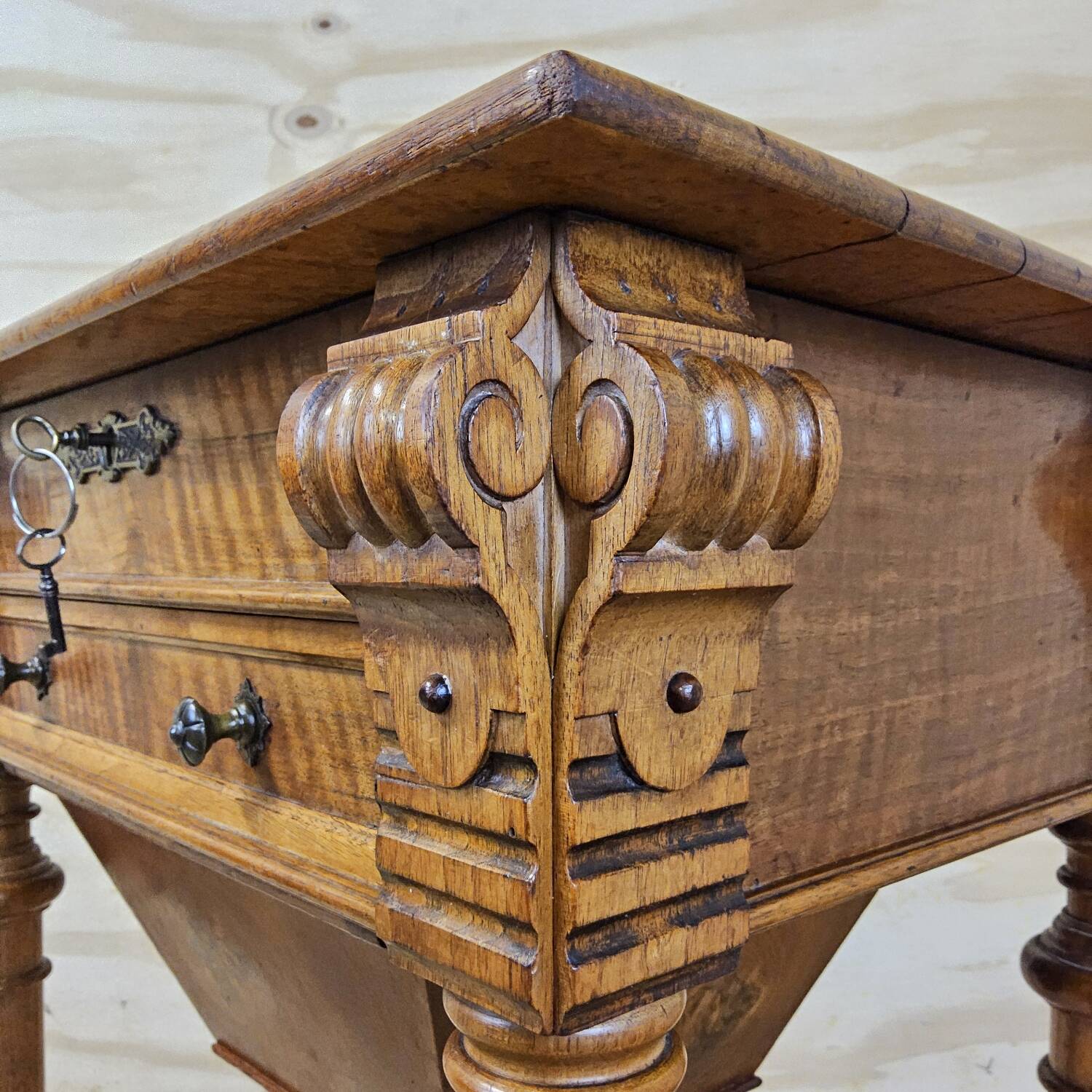 Antique walnut sewing table (19th century) Biedermeier side table