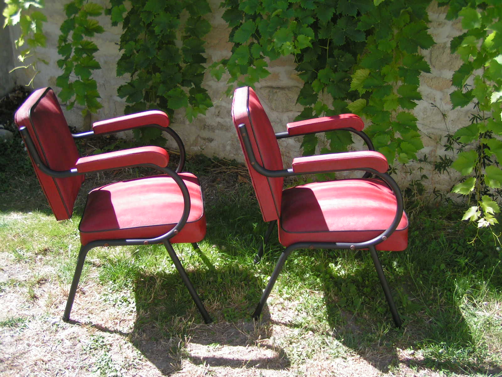 Chaises en skaï rouge années 60