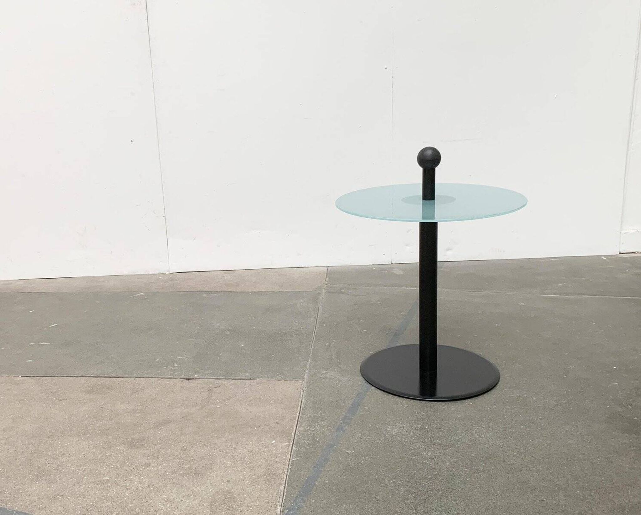 Table d'appoint postmoderne vintage d'Ikea