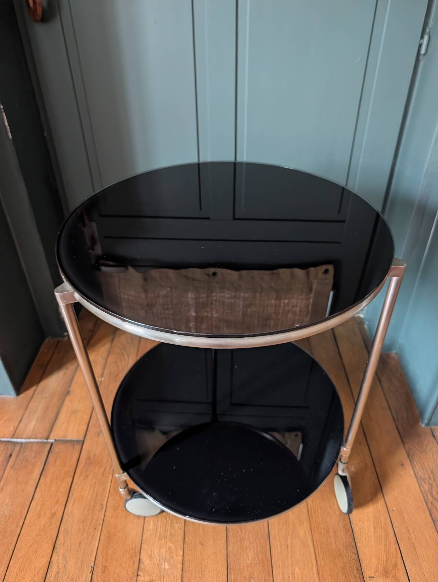 Vintage side table on wheels – black glass top