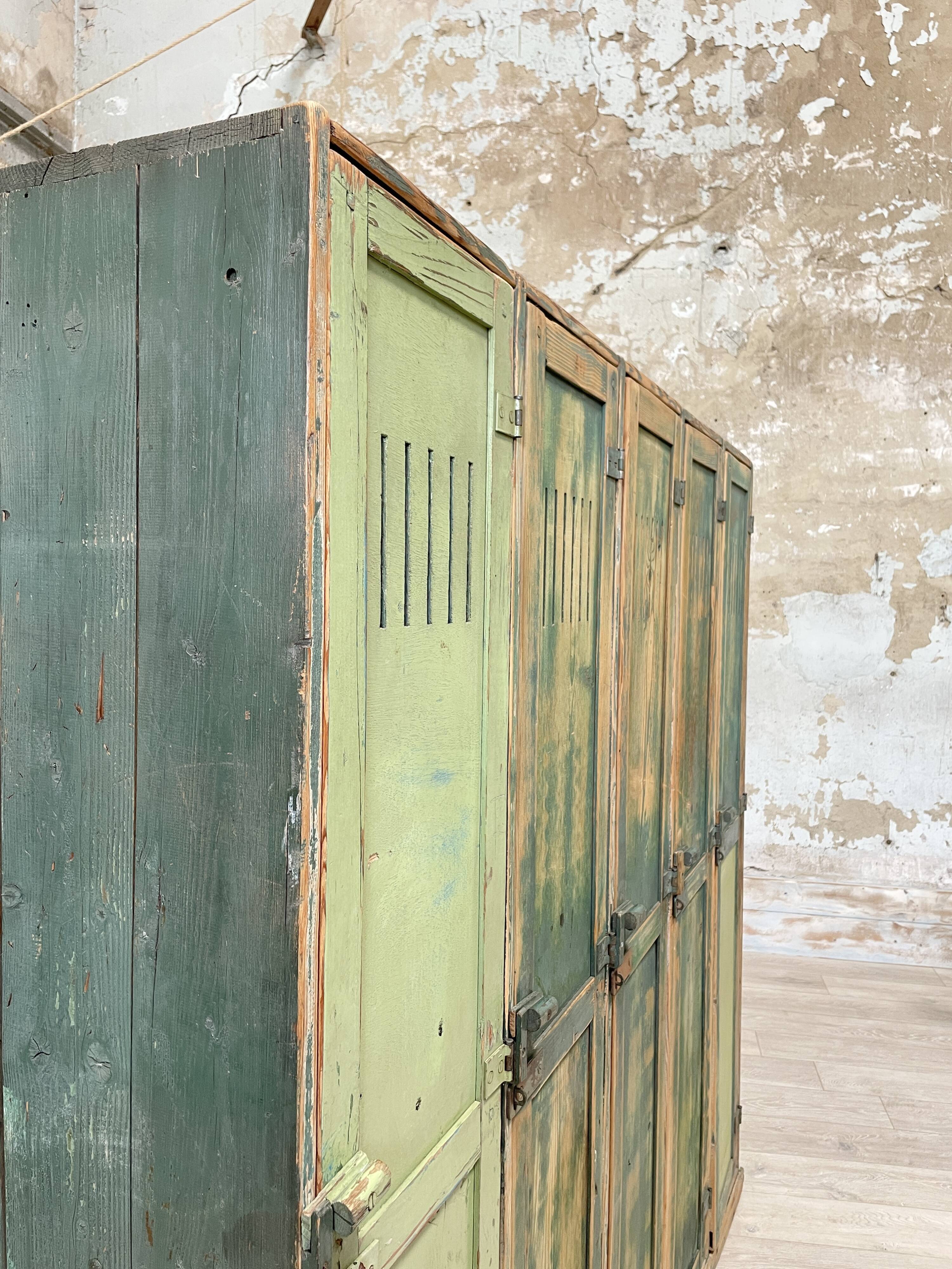 5-door cloakroom in patinated wood