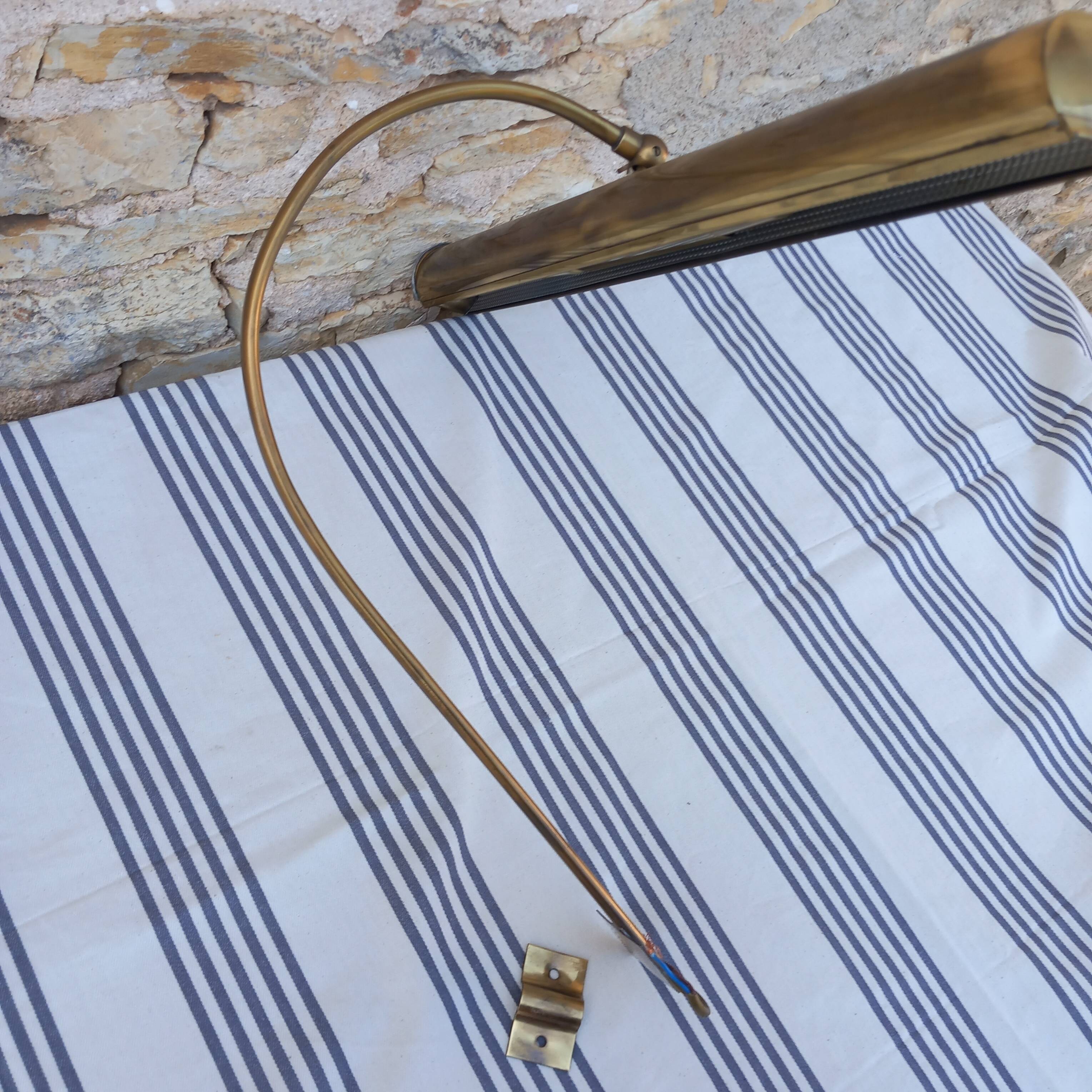 Brass wall light for picture lighting