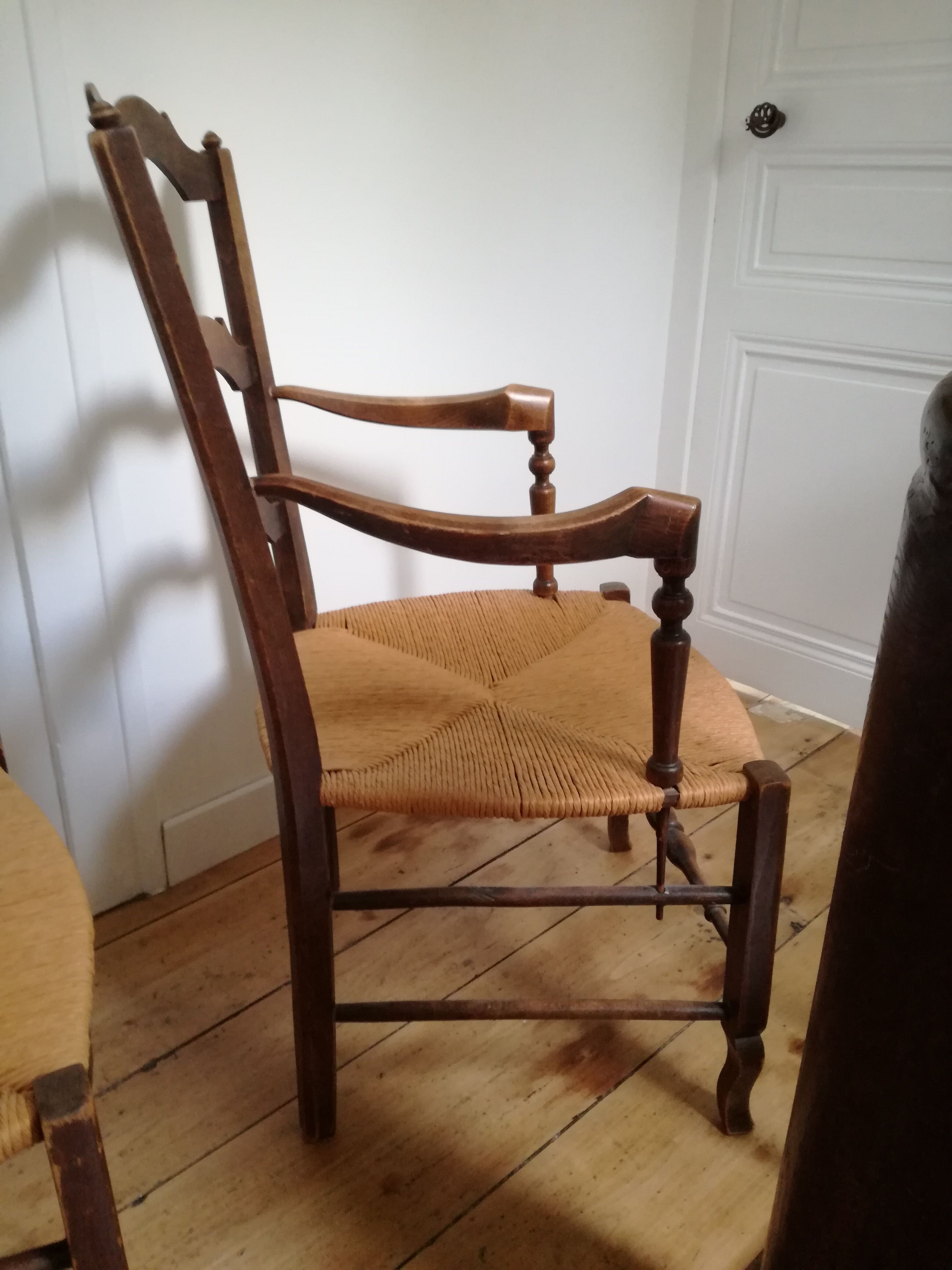 Paire de fauteuils paillés provençaux