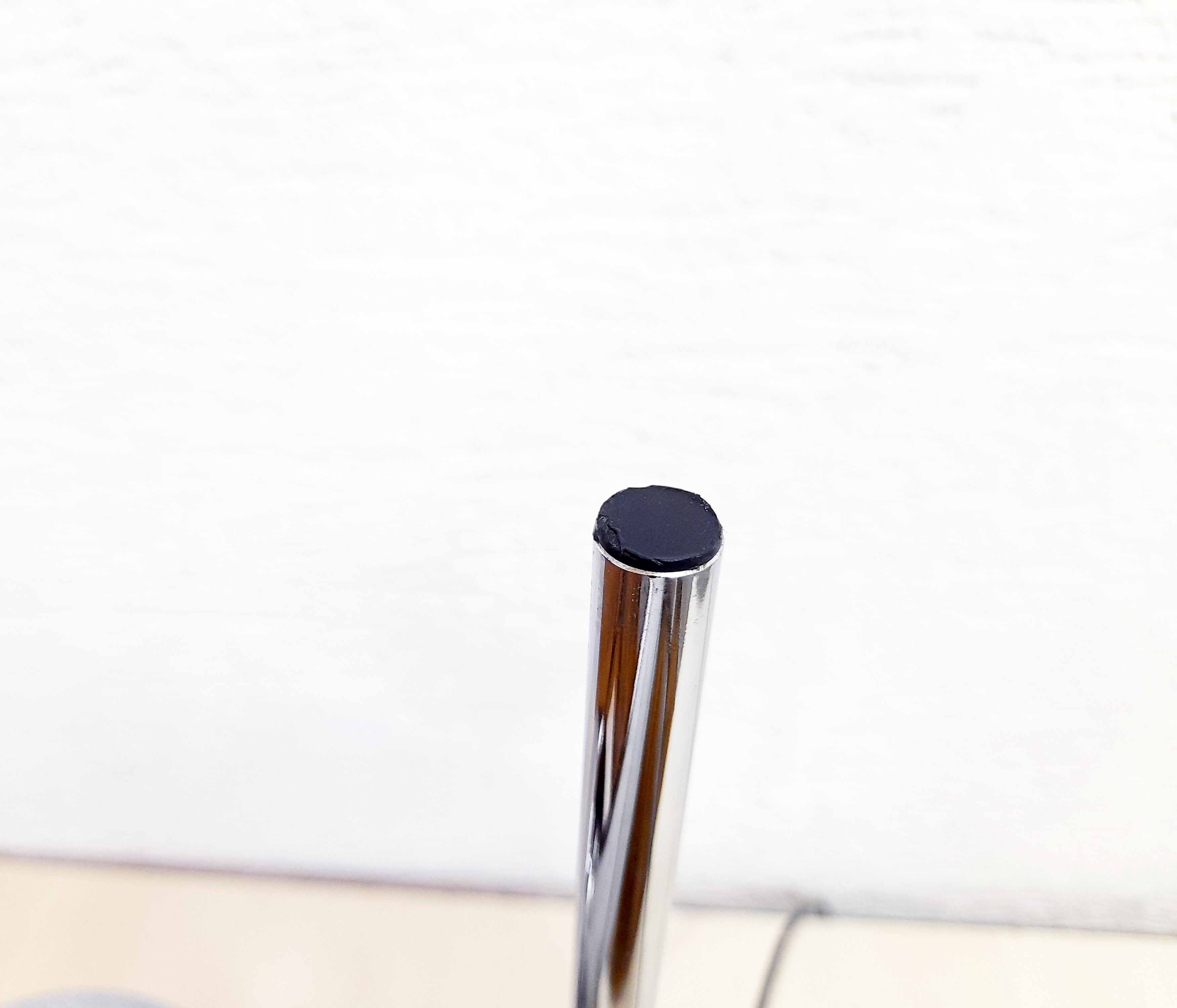 Lampe de bureau en métal chromé