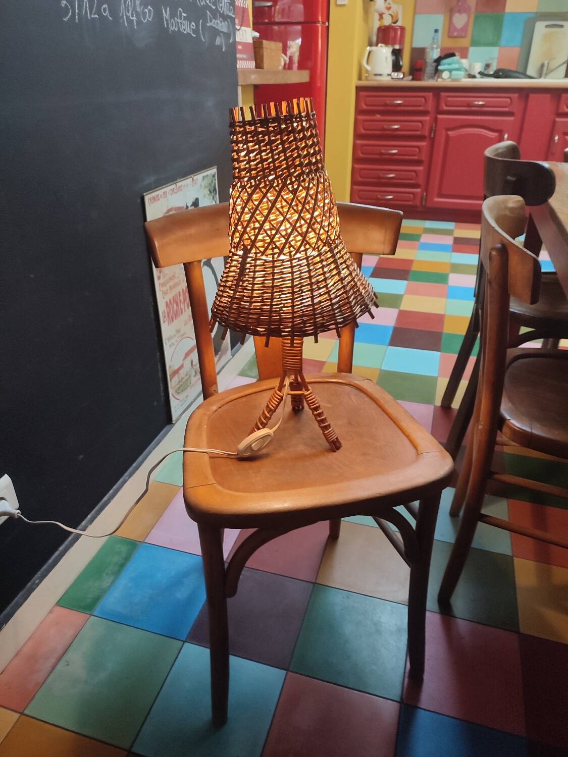 Lampe à poser vintage en osier