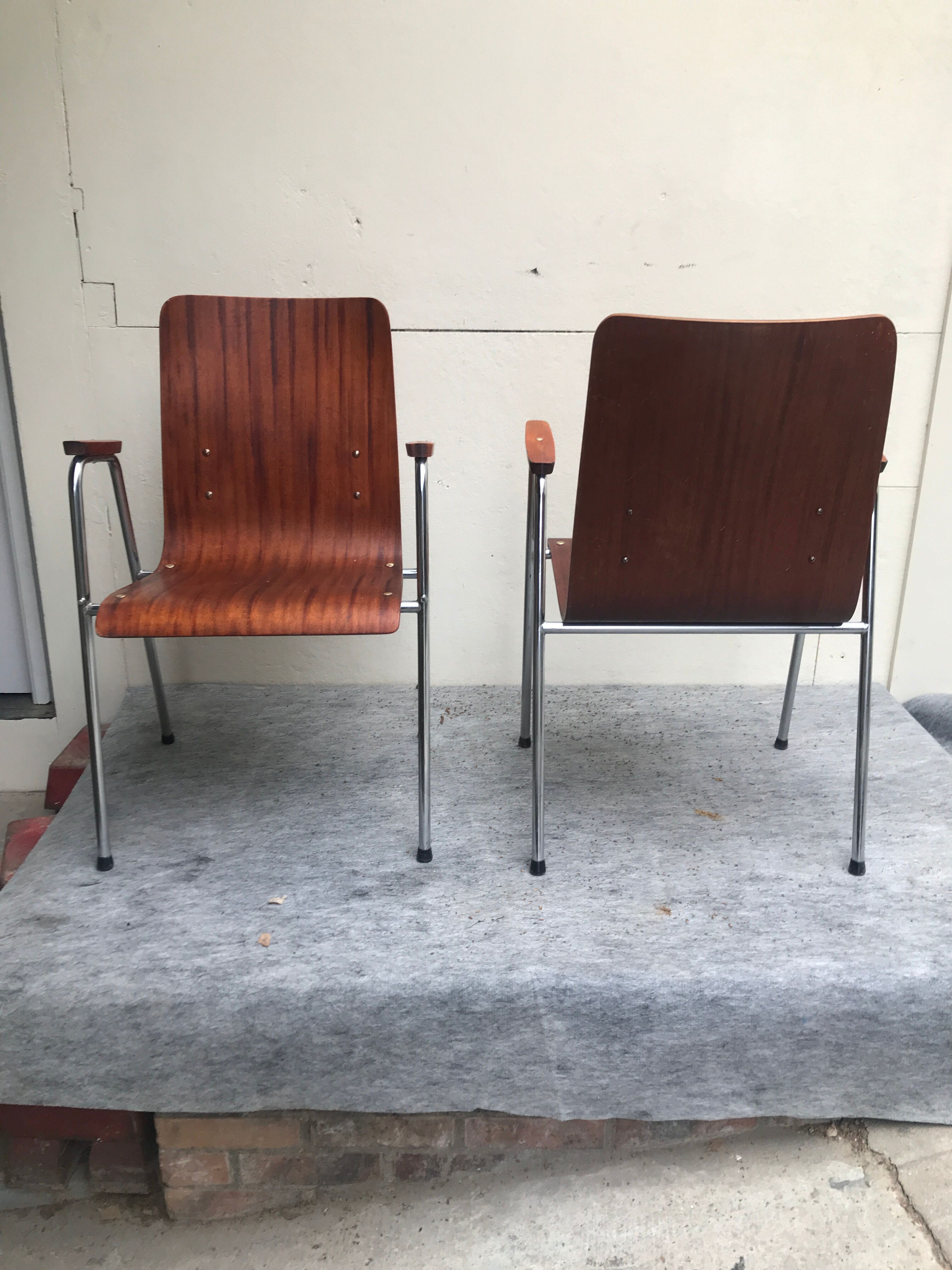 Chairs with multi-fold wooden armrest