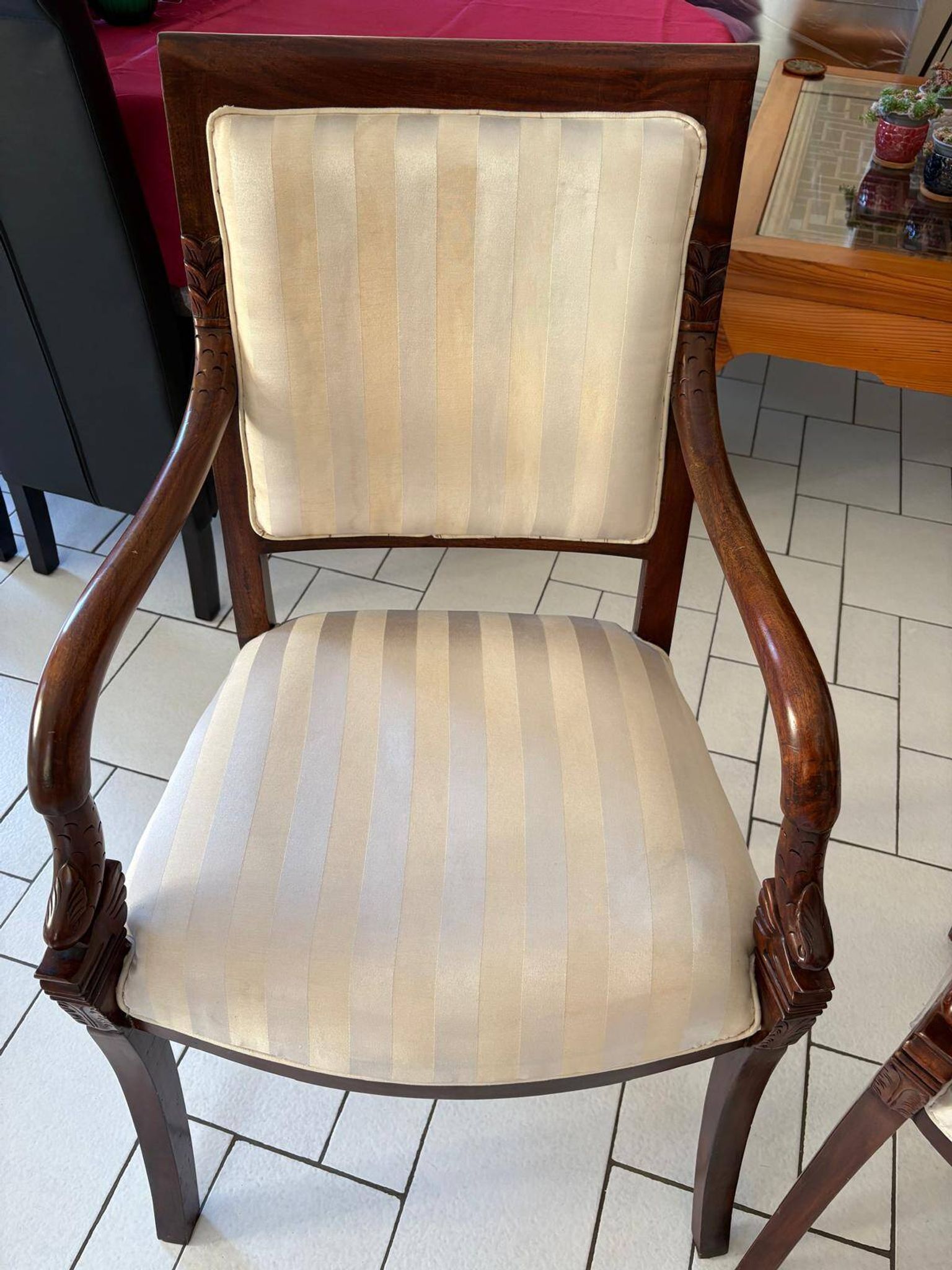 Paire de fauteuils sculptés style Empire – bois acajou