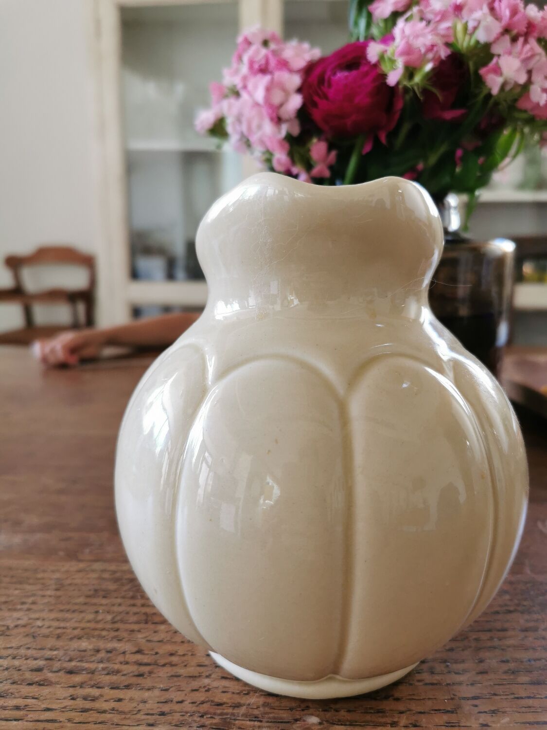 Enamelled ball pitcher