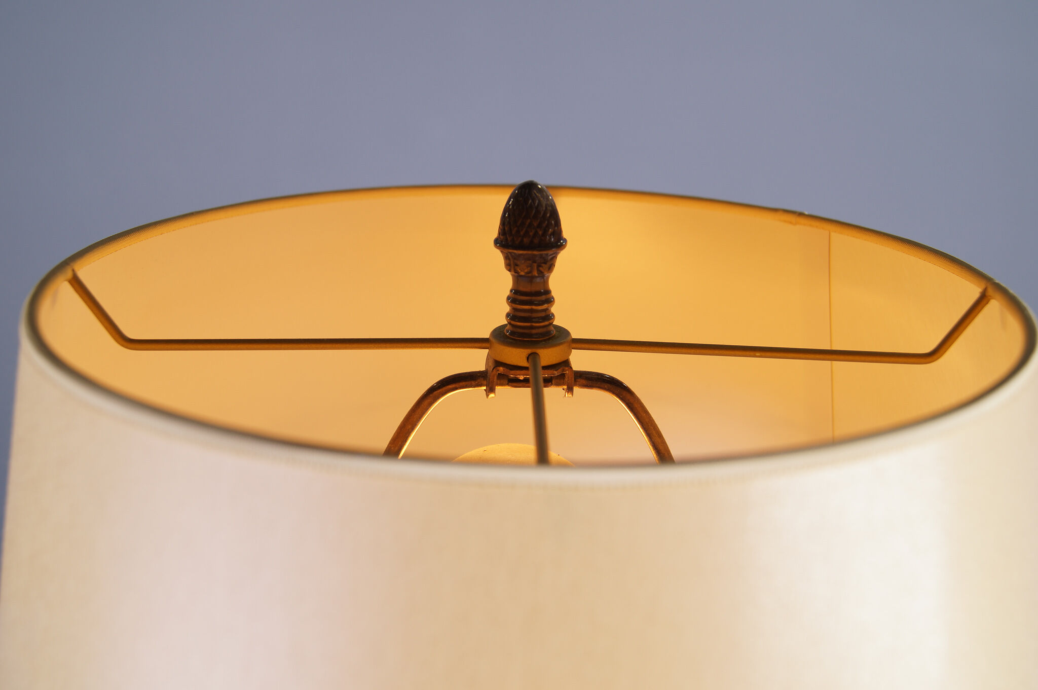 Lampadaire sur pieds en marbre