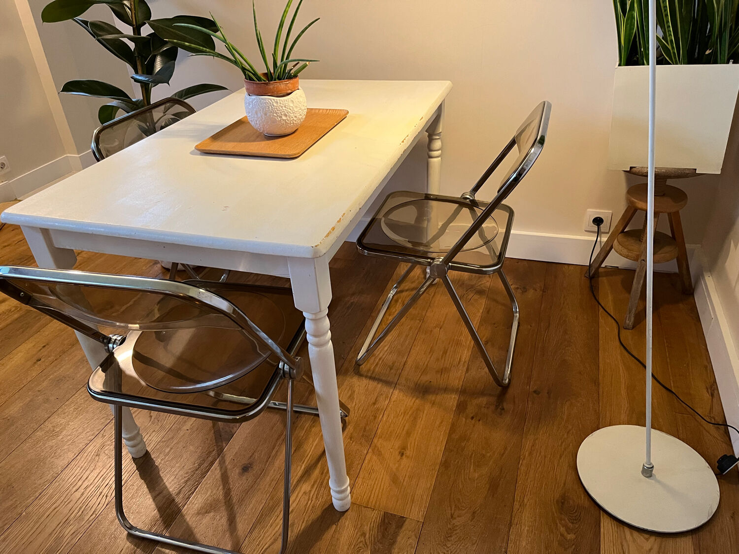 Farm table with a cream patina.