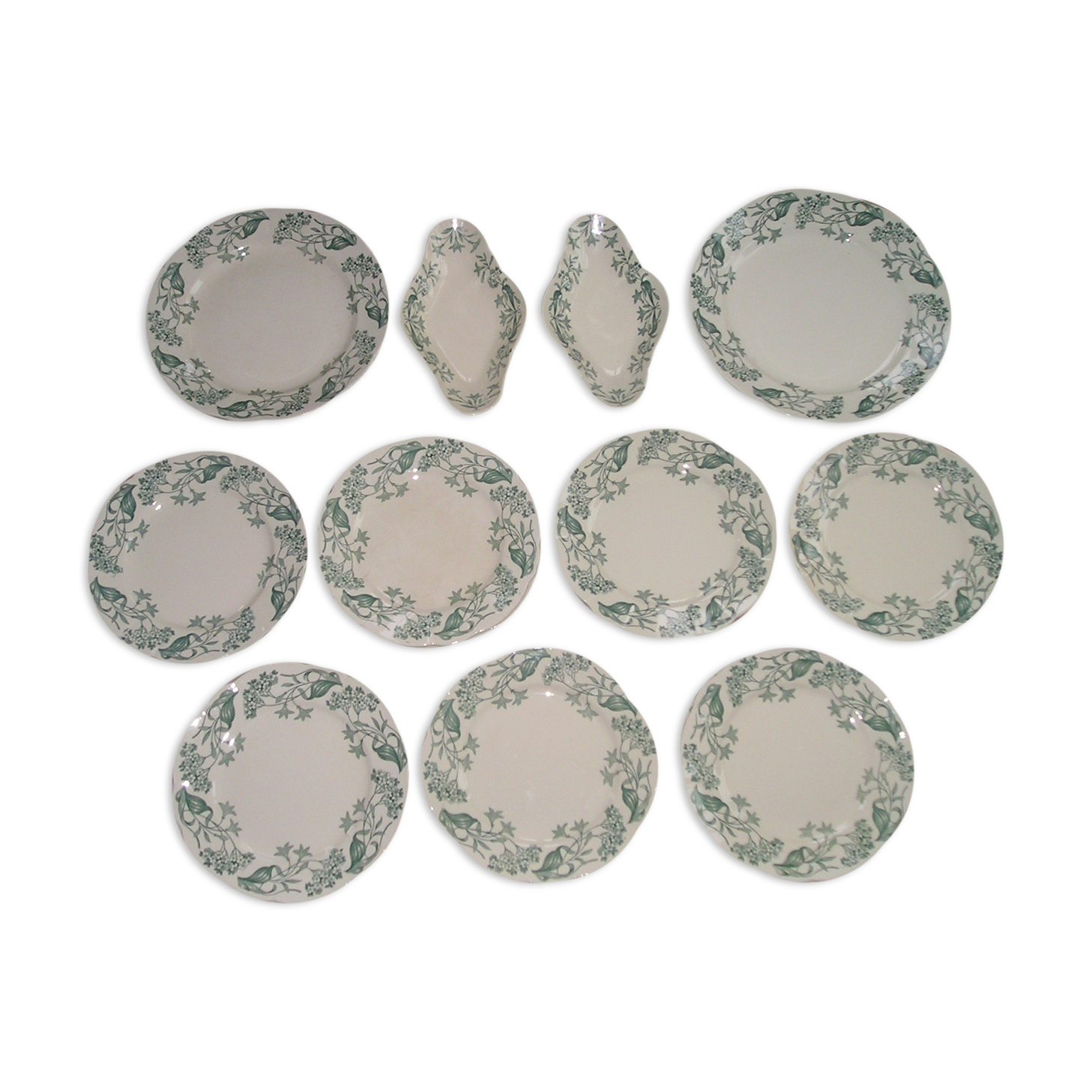 Longchamp's fee-making table service, 18-piece Lilas 1900 model