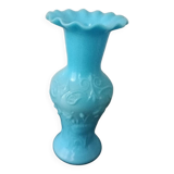Petit vase en opaline bleue