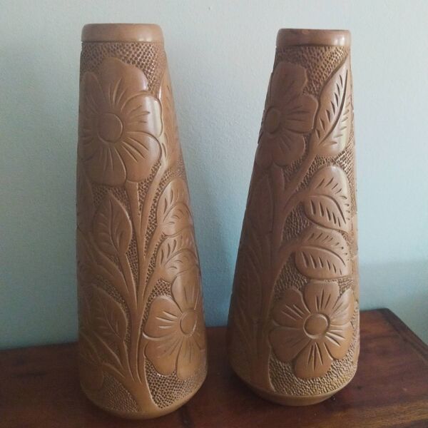 paire de vases en terre cuite gravée 1969