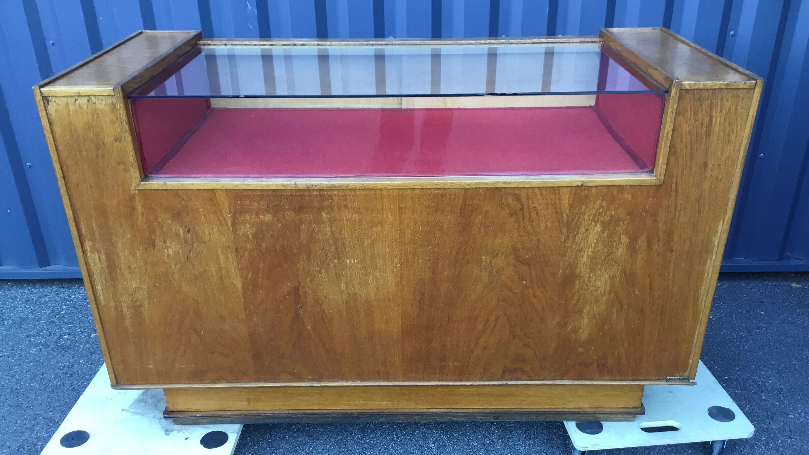 Store window counter