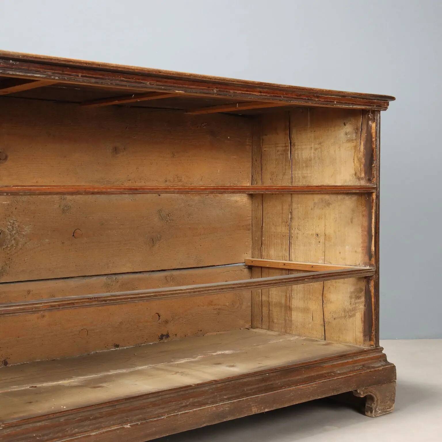 Commode ancienne baroque en noyer à 3 tiroirs, XVIIIe siècle