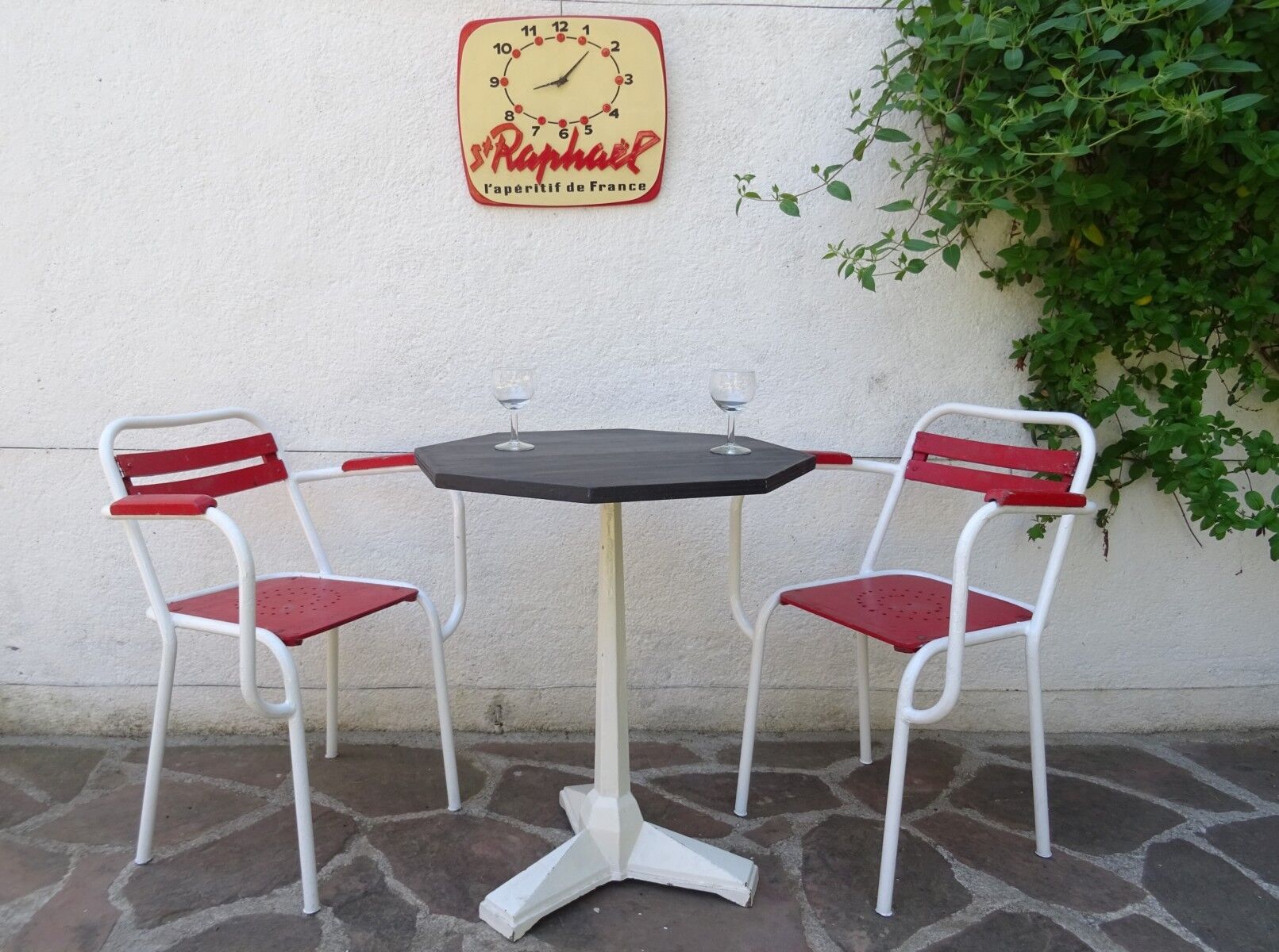 Fischel font foot bistro table