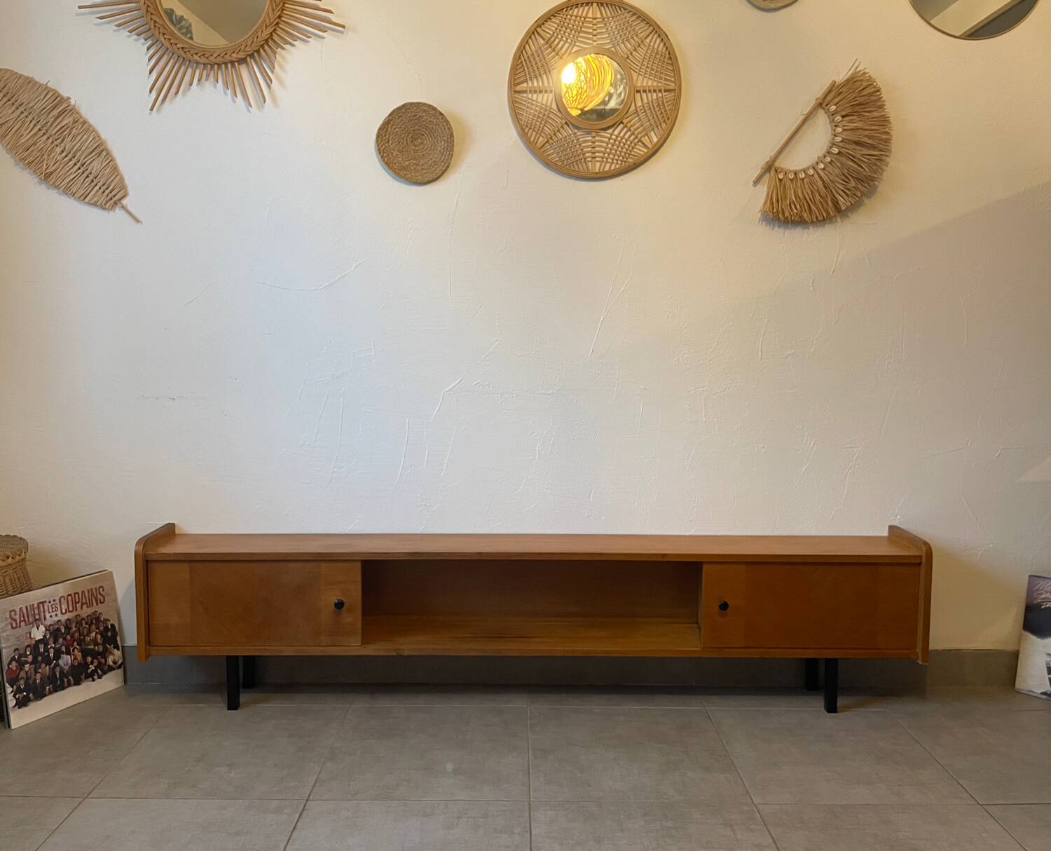 Very beautiful vintage low sideboard (shallow)