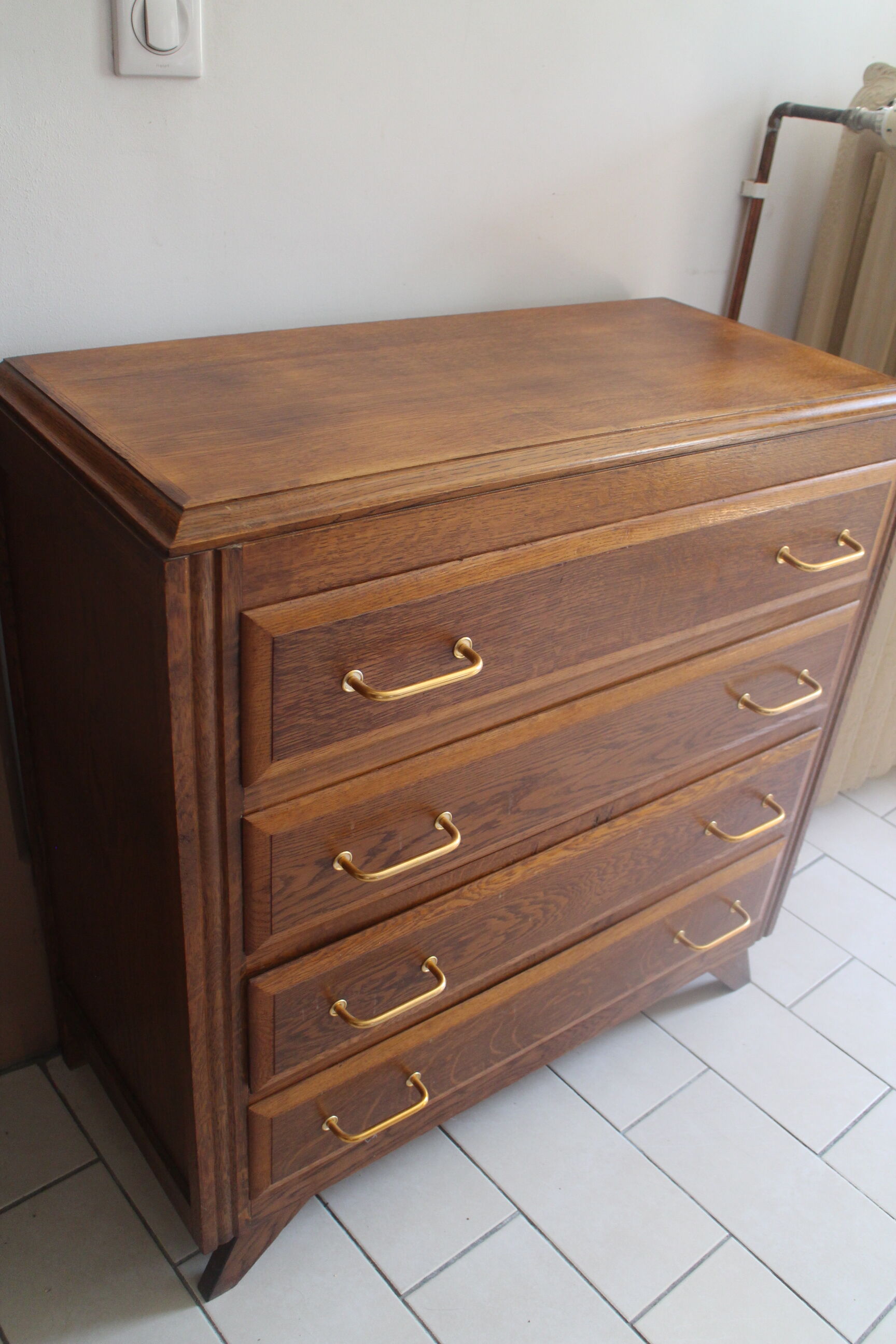 Chest of drawer compass feet