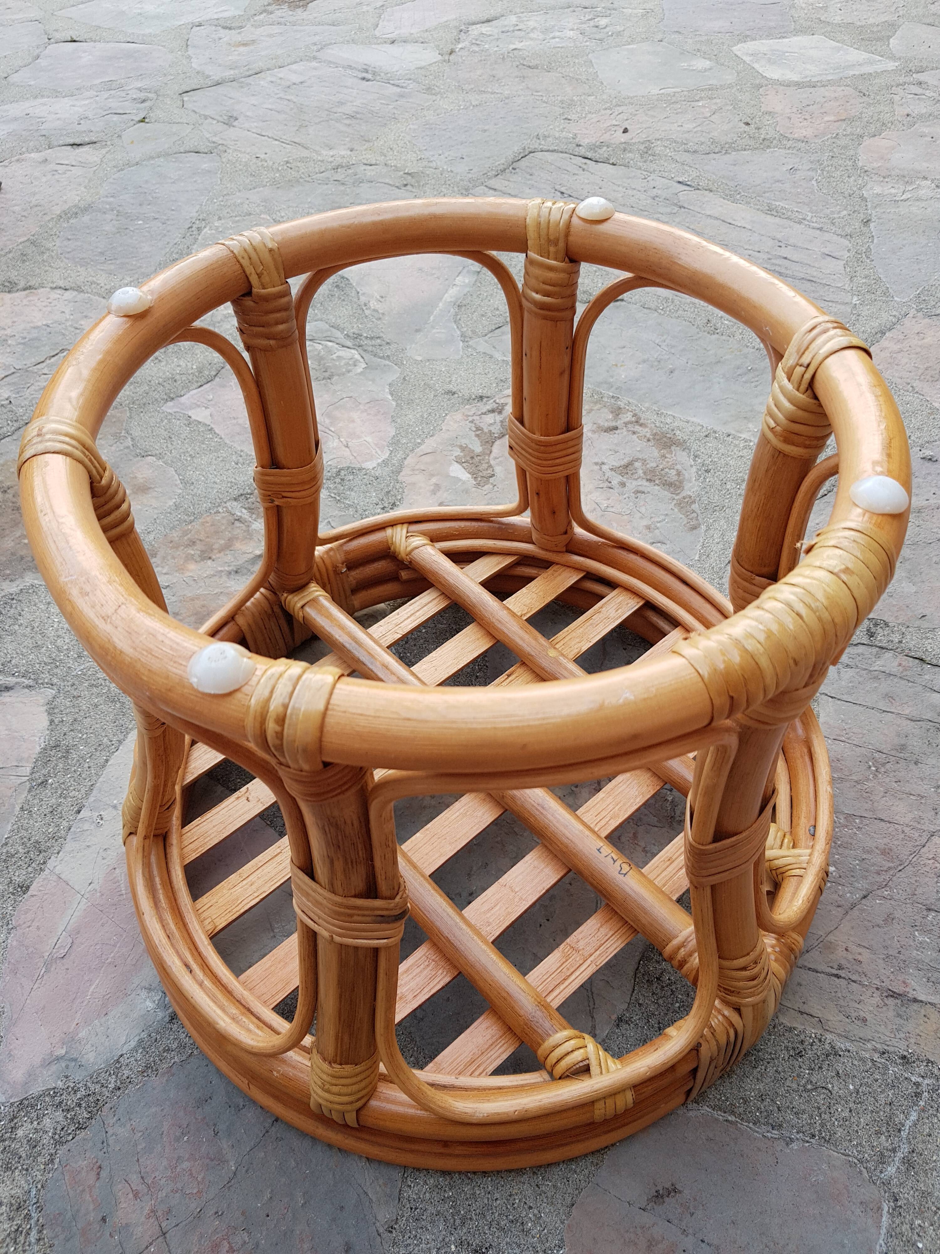 Rattan pouf burlap