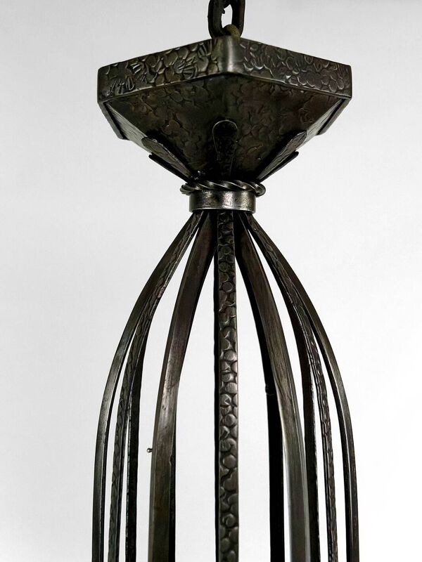 Important lustre en fer forgé, Art Deco Gothique, France, Circa 1920