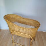 Cradle in rattan & wicker on foot
