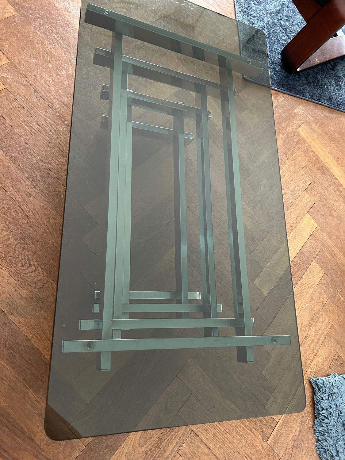 70s design coffee table in rectangular glass with chrome legs.