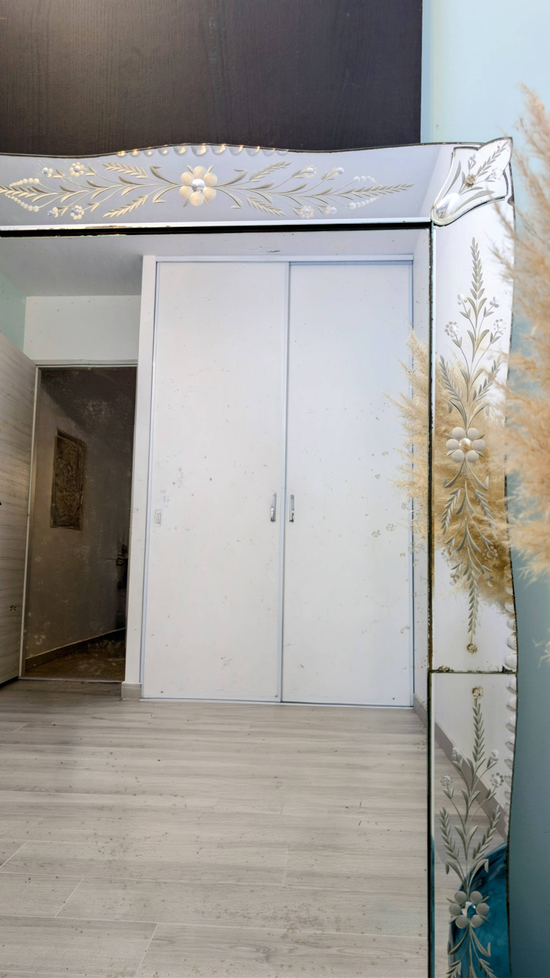 Large antique Venetian mirror – Murano flowers and engravings – 123 x 75 cm