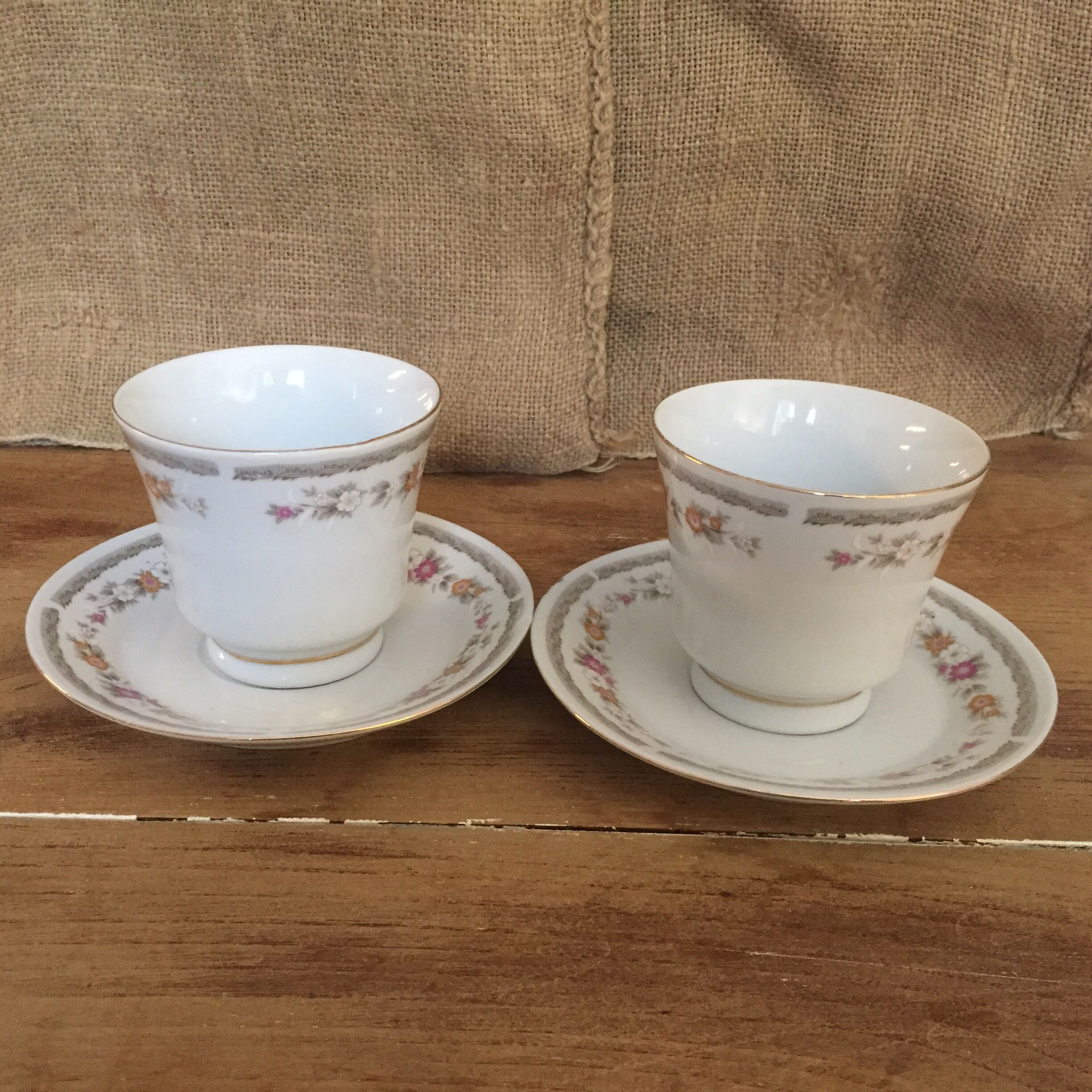 2 flowering tea cups
