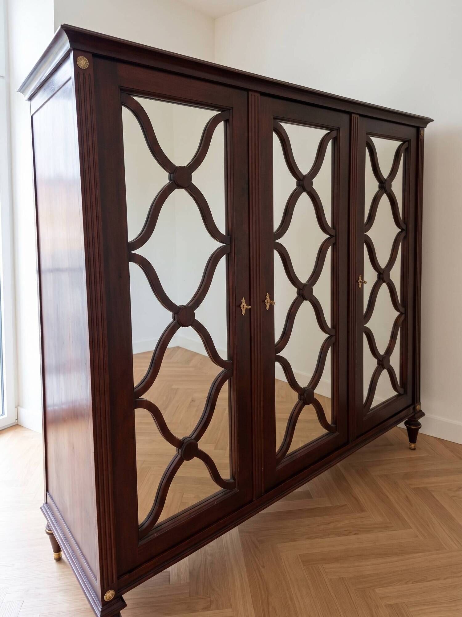 Large antique mahogany wardrobe with 3 mirror doors from the early 20th century.