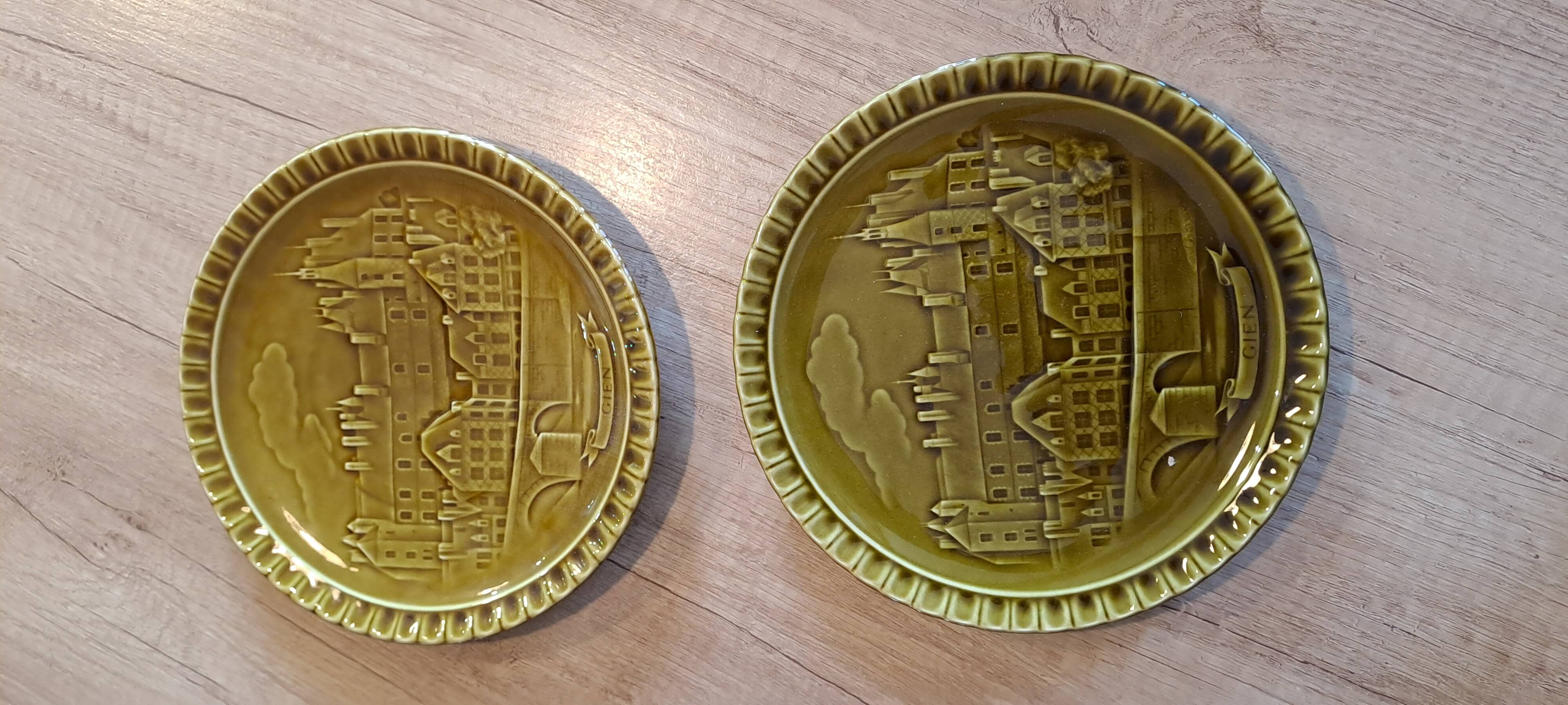 Gien earthenware cheese or dessert service