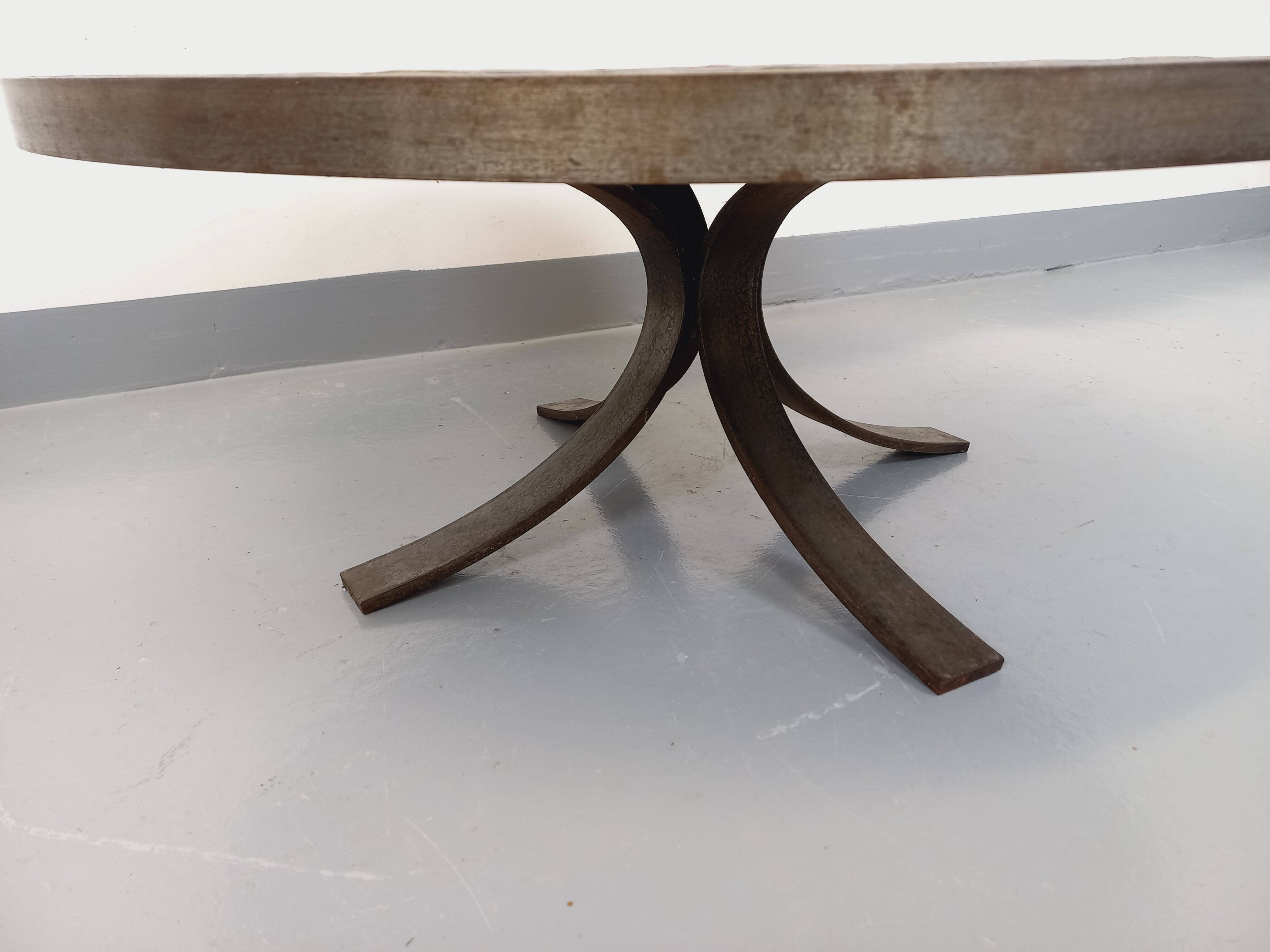 Vintage brutalist round coffee table in metal and slate from the 70s