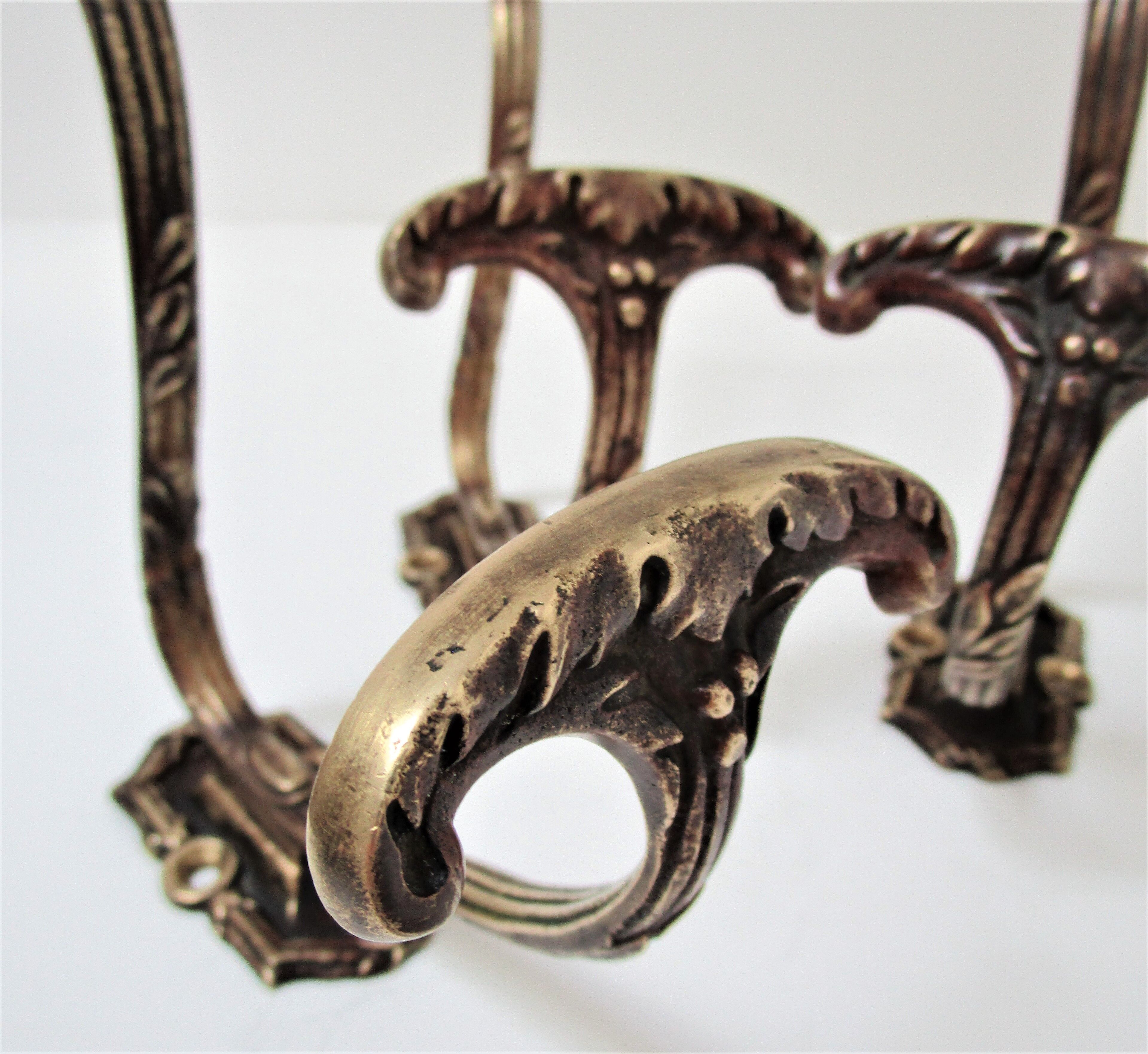Four patères bronze patinated leafy décor early 20th century