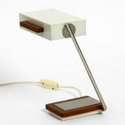 Lampe de table en métal léger en teck Kaiser Leuchten des années 1960.