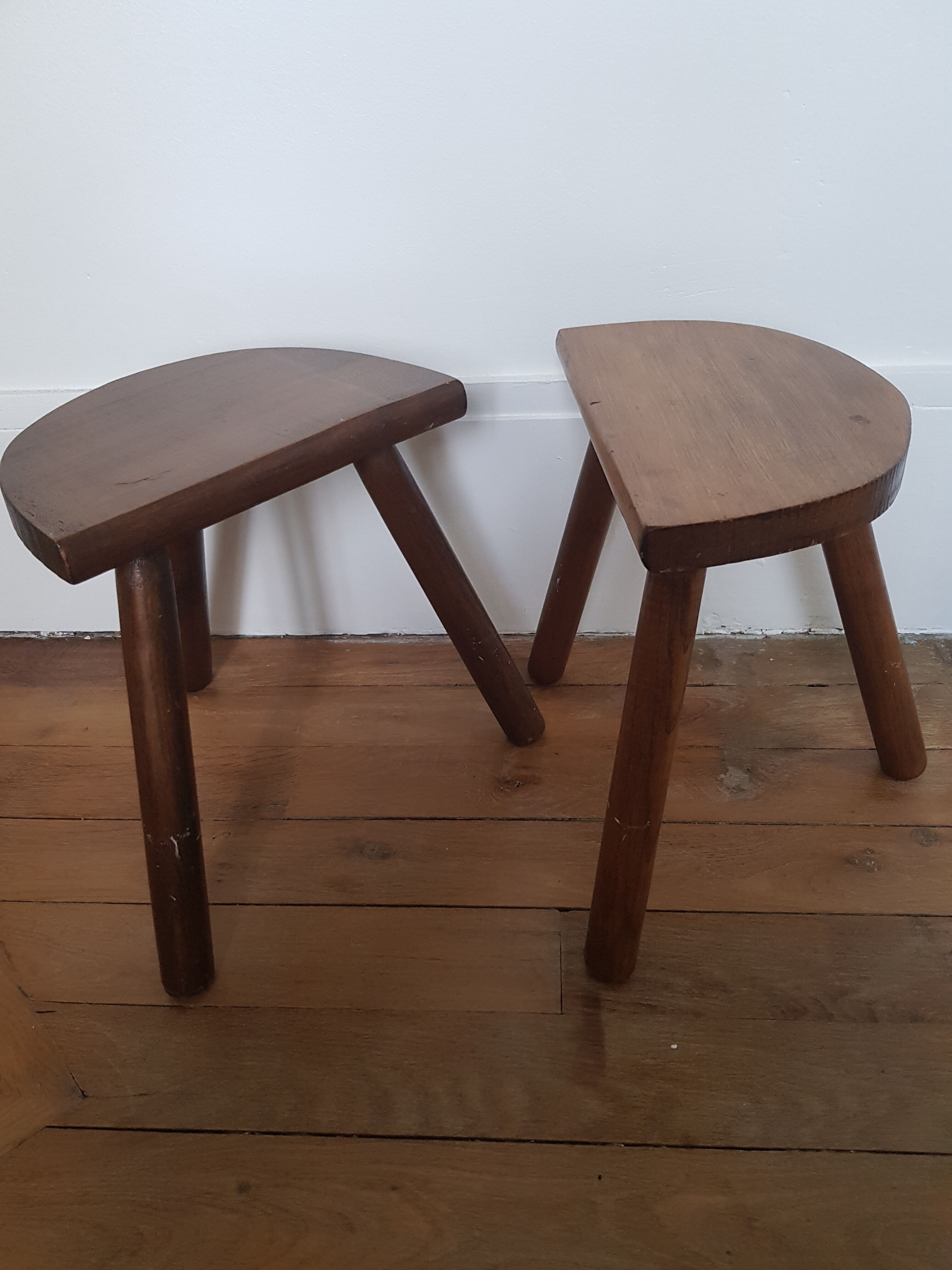 Set of 2 tripod stools