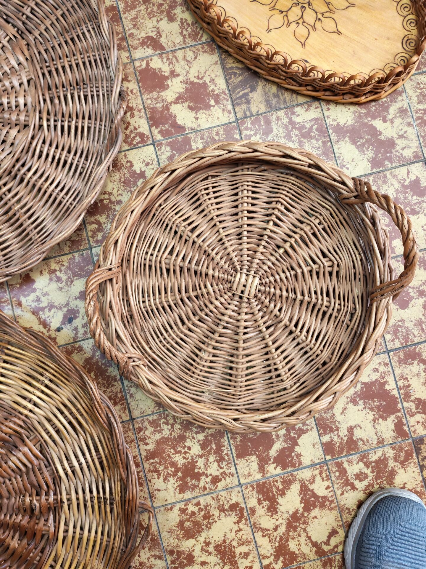 Lot de 4 plateaux en osier vintage