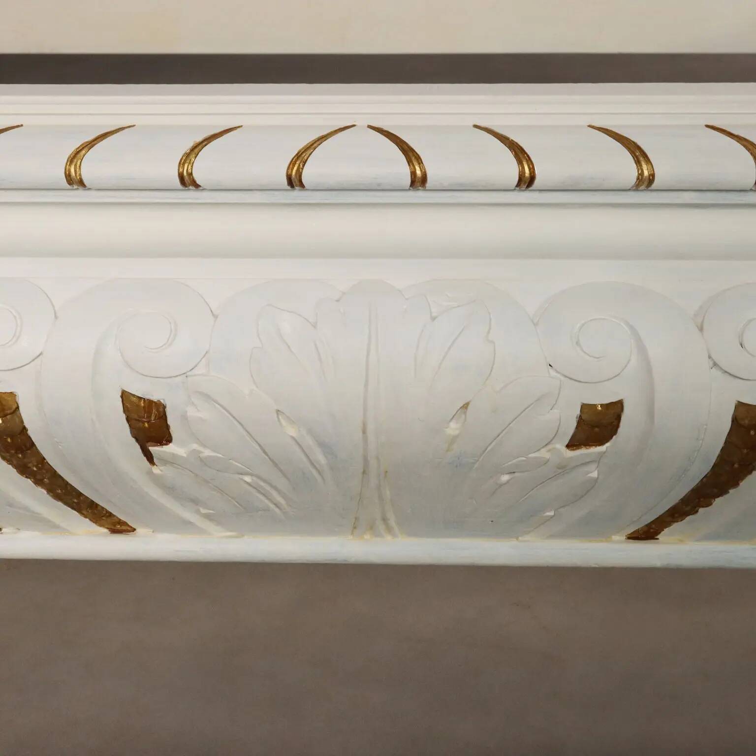 Lit ancien de style néo-Renaissance en peuplier sculpté, XXe siècle