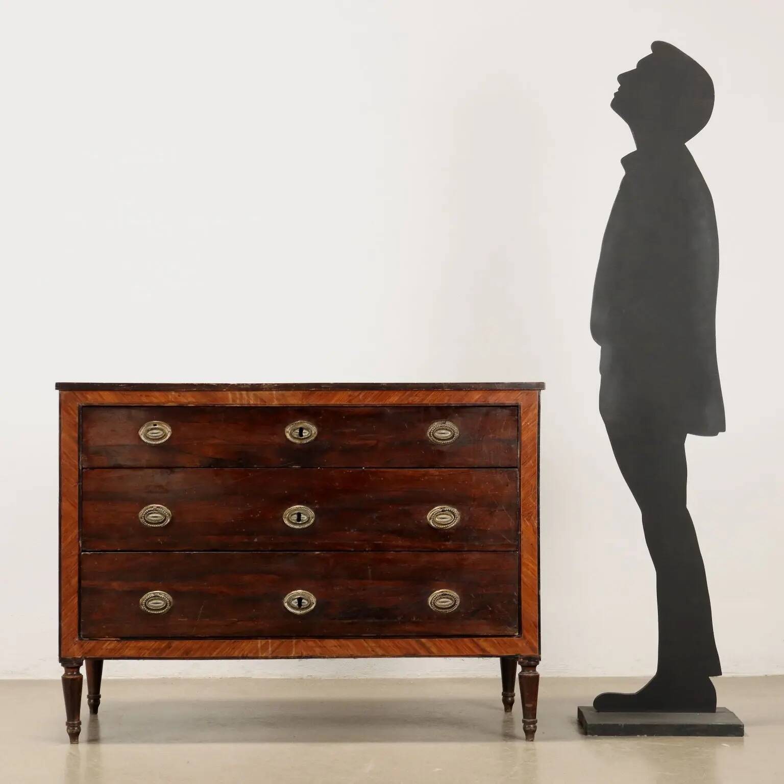 Antique Louis XVI commode in fir and walnut, Italy, 18th century.