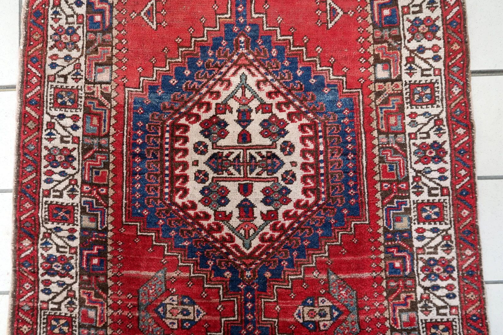 Antique Serab wool runner, crimson field & stepped medallions, c. 1920s — 93 × 204 cm — 1C1284