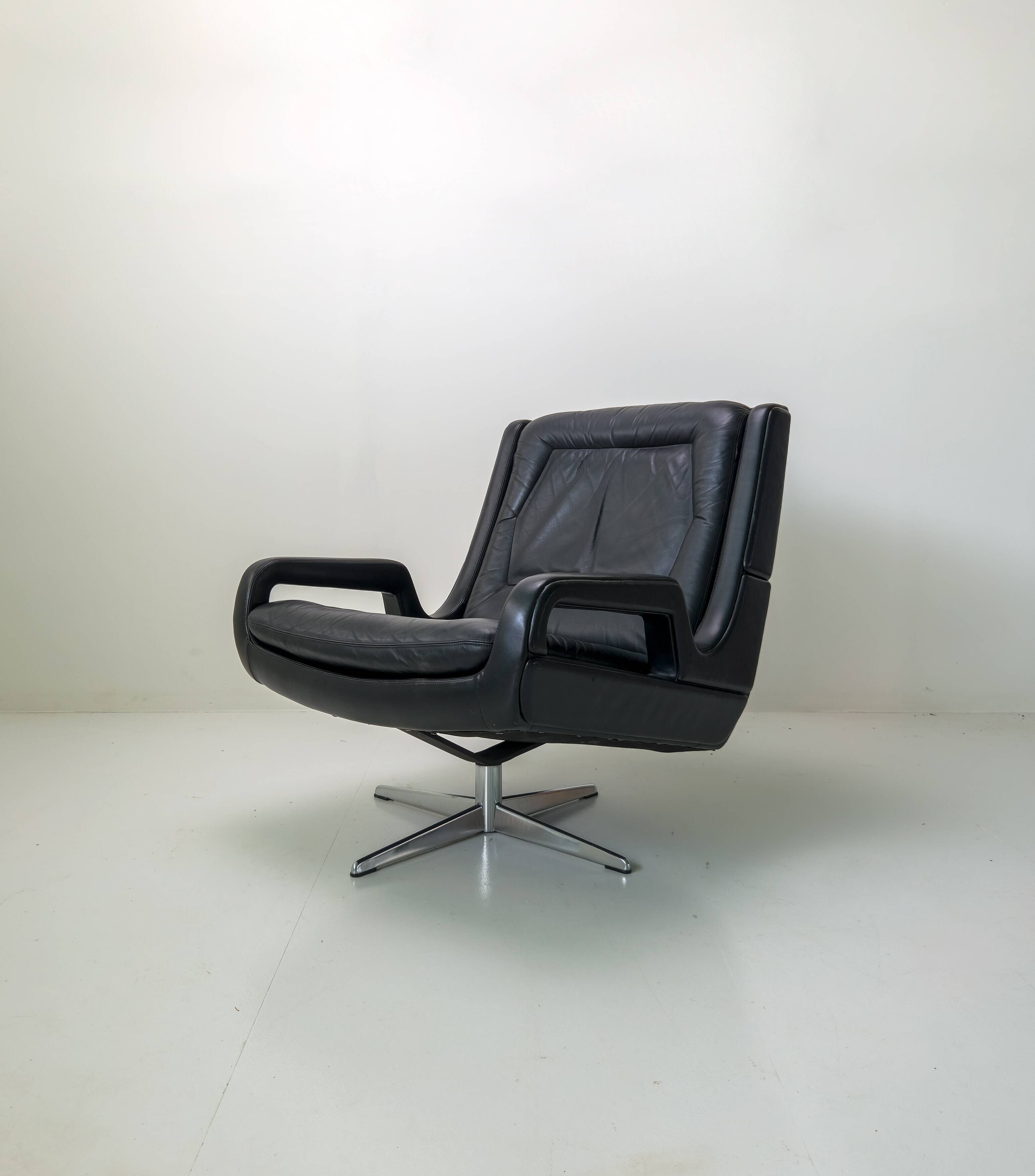 Carl Straub swivel armchair – 1960s/70s